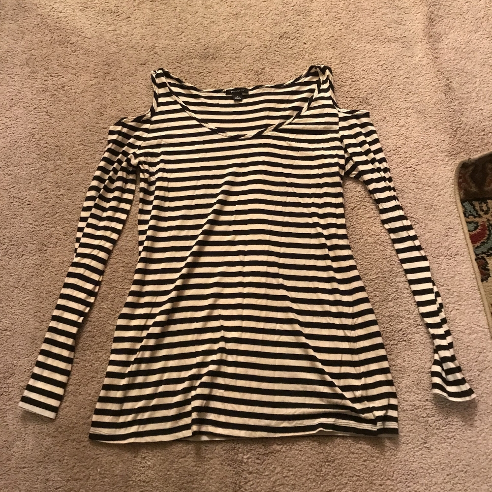 Cold shoulder long sleeves